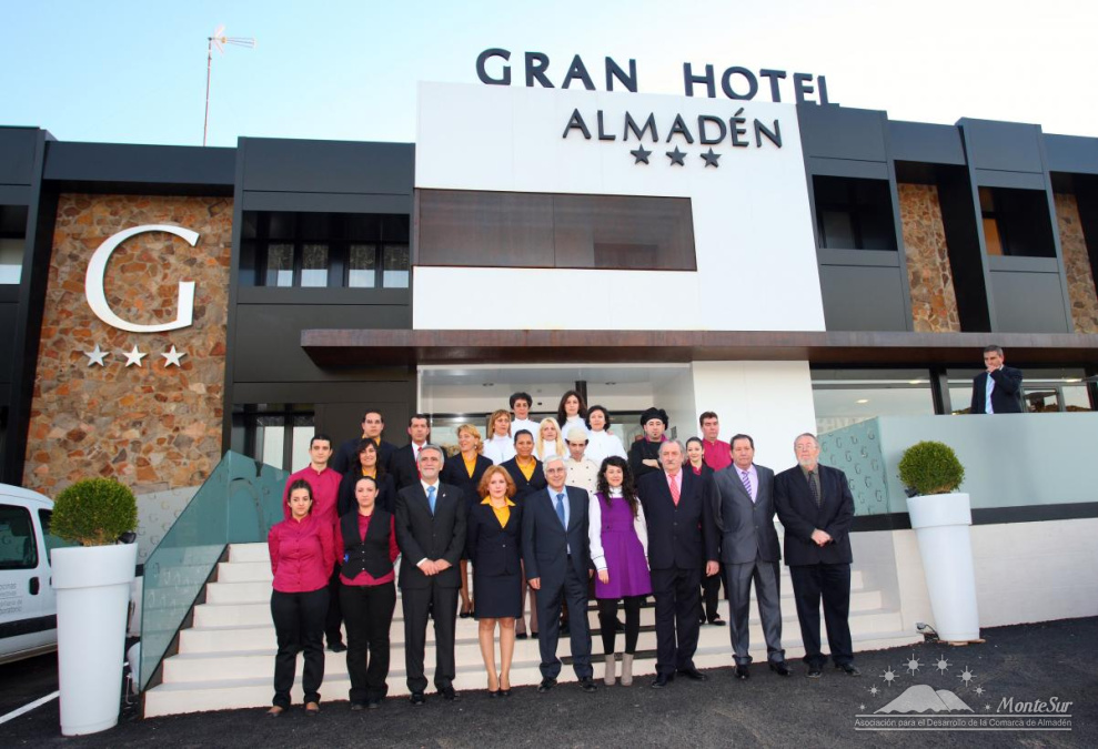 El Presidente de Castilla-La Mancha visita el Gran Hotel Almadén